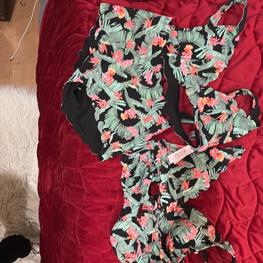 Victoria’s Secret Swimsuit 
One bottom and three tops.
Top -36DD, M, L
Bottom -M